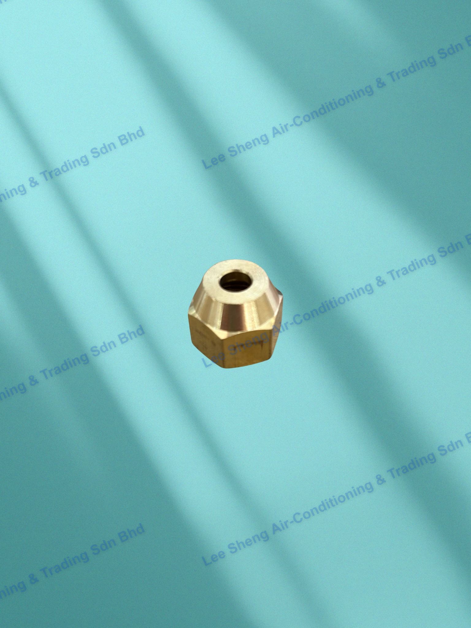 D27-Flare Reducer Nut 3/8” x 1/4"